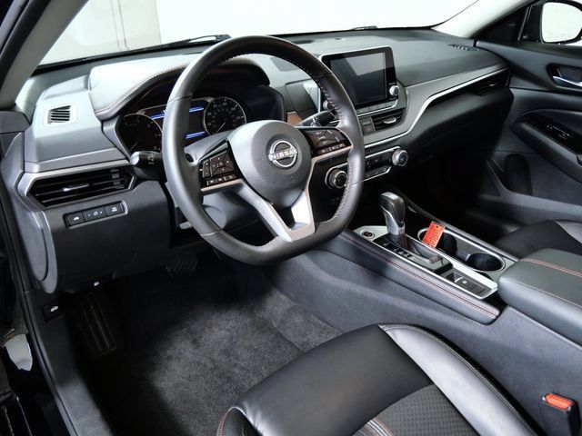 Used 2025 Nissan Altima 2.5 SR AWD/4WD image 3