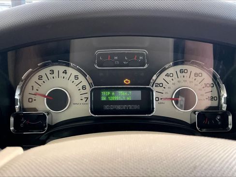 Used 2014 Ford Expedition XLT w/ Equipment Group 202A RWD image 25