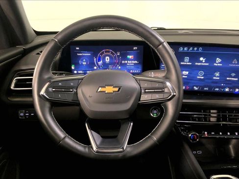 Used 2024 Chevrolet Traverse LT AWD/4WD image 5
