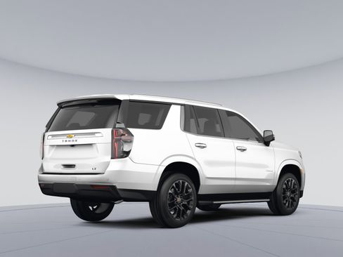 Used 2022 Chevrolet Tahoe LT w/ Luxury Package AWD/4WD image 3