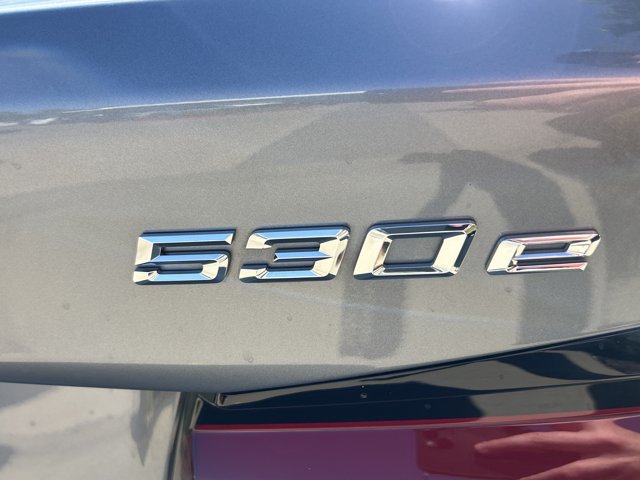 Certified 2023 BMW 530e xDrive w/ Premium Package AWD/4WD image 8