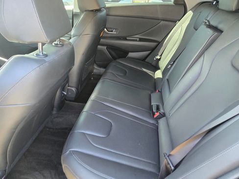 Used 2025 Hyundai Elantra Limited FWD image 17