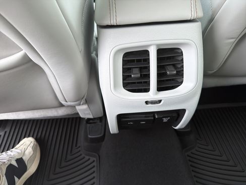 Used 2020 Jeep Cherokee Limited AWD/4WD image 13