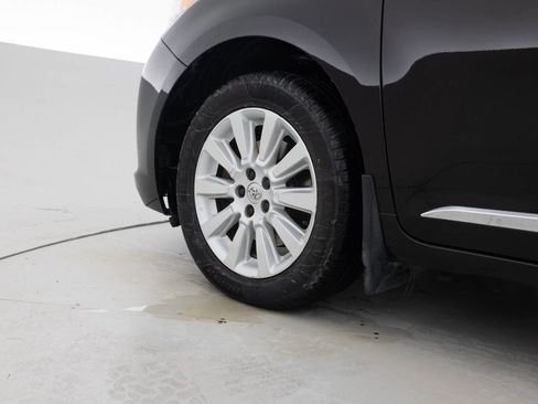 Used 2014 Toyota Sienna Limited w/ Limited Premium Package image 17