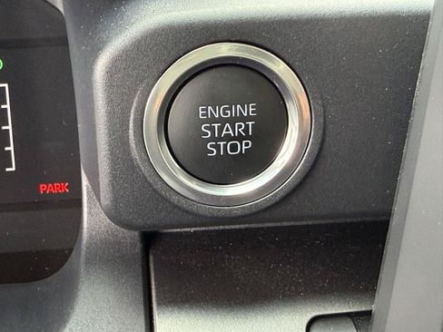 Used 2025 Toyota 4Runner SR5 AWD/4WD image 27