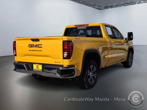 Used 2025 GMC Sierra 1500 SLE w/ Preferred Package image 4