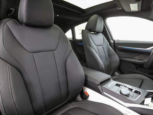 New 2026 BMW i4 xDrive40i w/ Premium Package AWD/4WD image 32