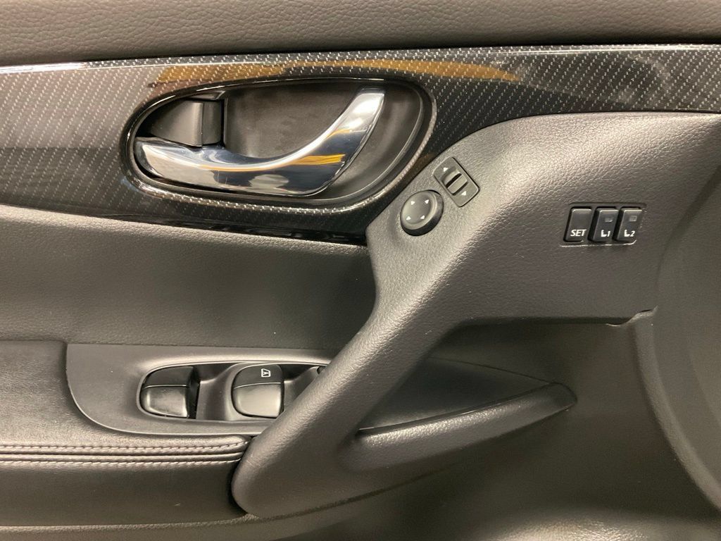 Used 2019 Nissan Rogue SL AWD/4WD image 18