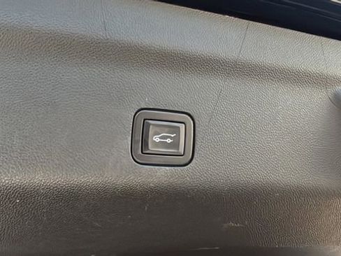 Used 2023 Chevrolet Suburban Premier AWD/4WD image 36