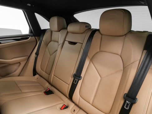 Used 2025 Porsche Macan image 41