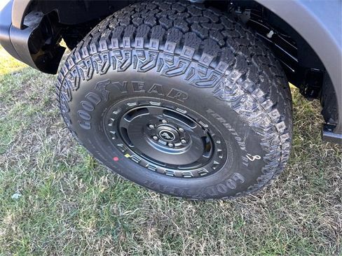 New 2025 Ford Bronco Badlands image 15