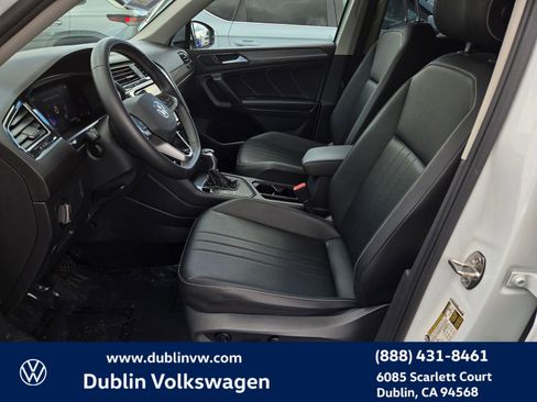 Certified 2023 Volkswagen Tiguan SE w/ Panoramic Sunroof Package image 17