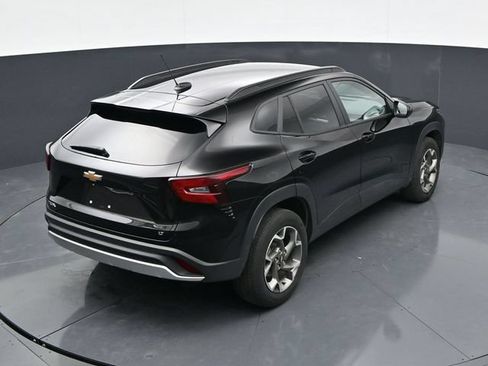 Used 2025 Chevrolet Trax LT w/ LT Convenience Package FWD image 25