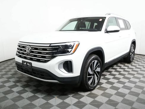 Used 2024 Volkswagen Atlas SEL AWD/4WD image 35