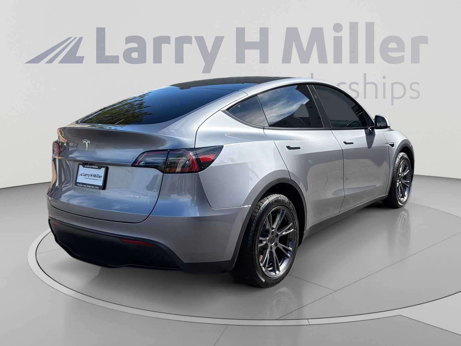 Used 2025 Tesla Model Y Long Range AWD/4WD image 5