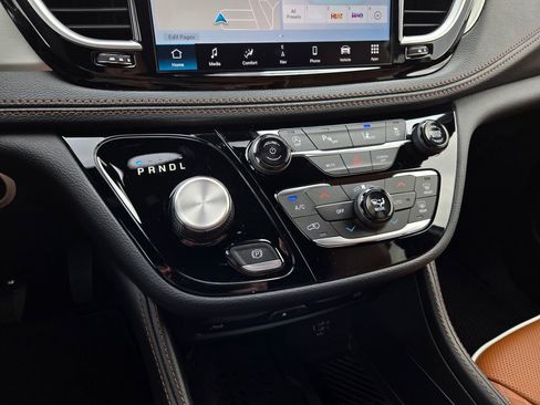 New 2026 Chrysler Pacifica Pinnacle AWD/4WD image 24