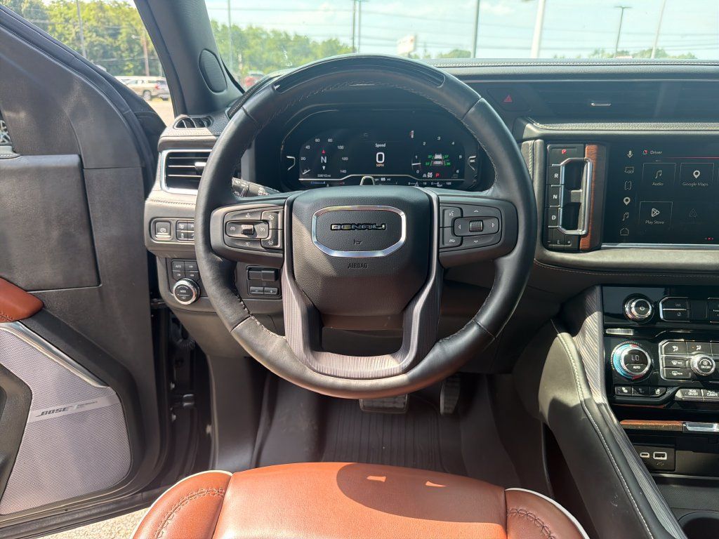 Used 2024 GMC Yukon XL Denali Ultimate AWD/4WD image 17