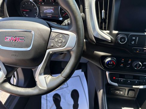 Used 2024 GMC Terrain SLT FWD image 17