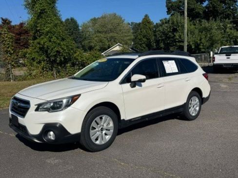 Used 2019 Subaru Outback 2.5i Premium AWD/4WD image 1