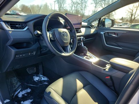 Used 2025 Toyota RAV4 XLE Premium image 19