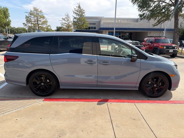Used 2023 Honda Odyssey Sport image 4