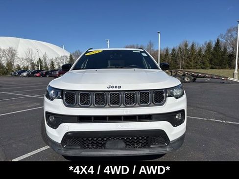 Used 2023 Jeep Compass Latitude AWD/4WD image 2