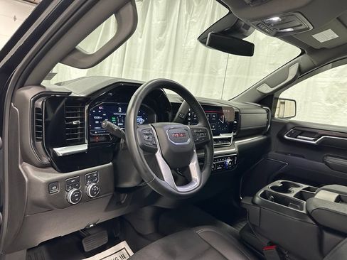 Used 2025 GMC Sierra 1500 SLT AWD/4WD image 15