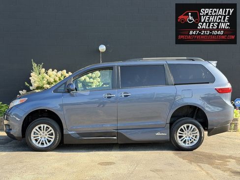 Used 2016 Toyota Sienna XLE FWD image 5