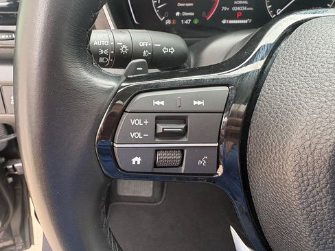 Certified 2025 Honda Pilot Touring image 14