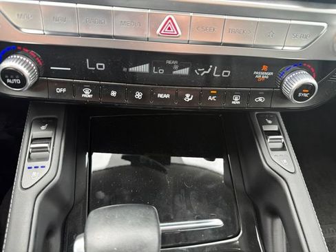 Used 2024 Kia Telluride EX AWD/4WD image 17