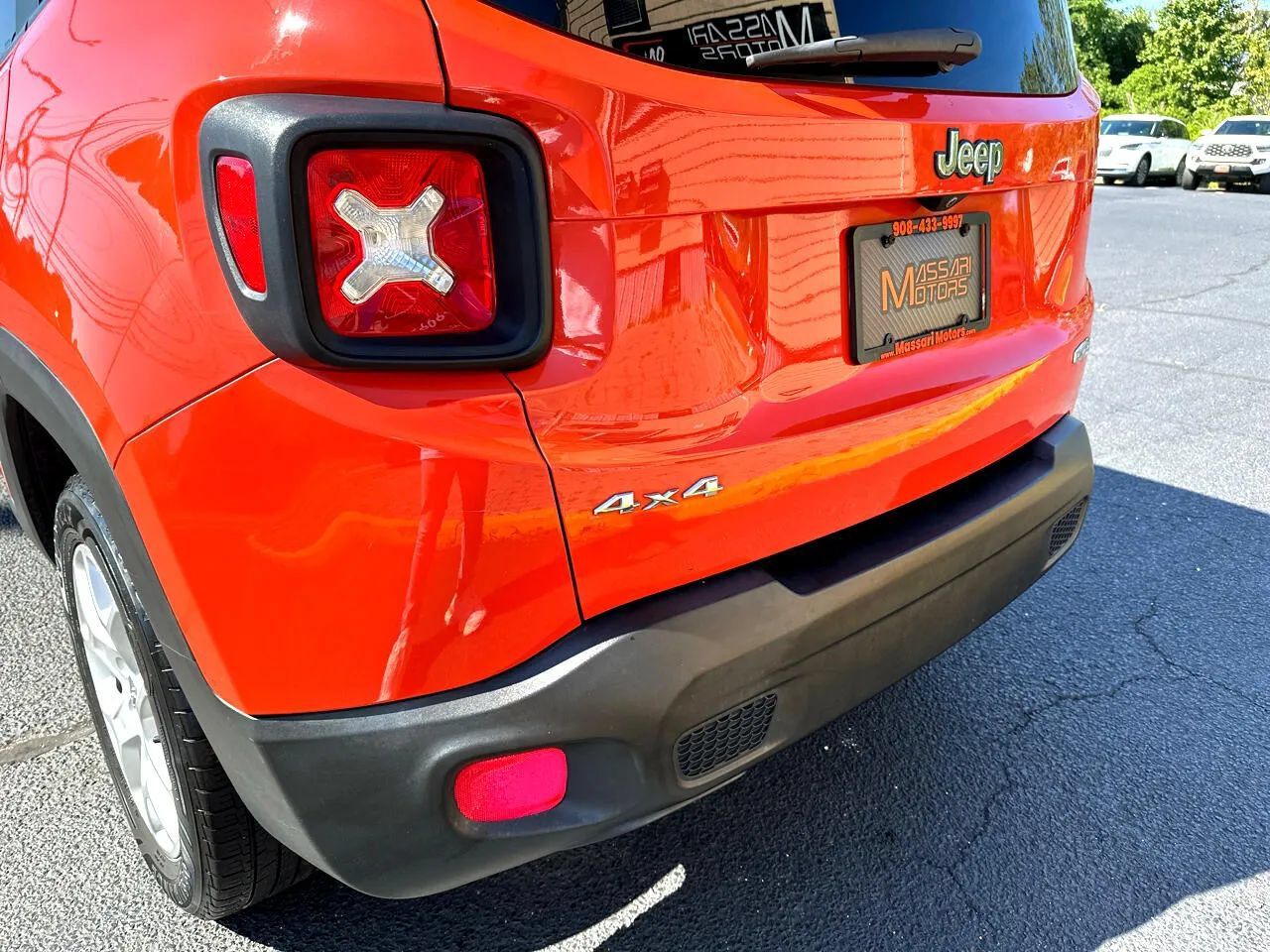 Used 2017 Jeep Renegade Latitude w/ Safety & Security Group AWD/4WD image 6