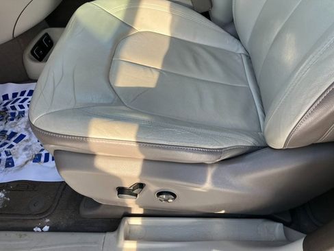 Used 2017 Chrysler Pacifica Touring-L w/ Tire & Wheel Group image 13