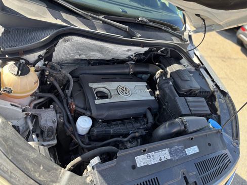 Used 2011 Volkswagen Tiguan S image 36