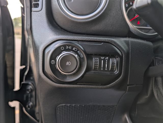 Used 2021 Jeep Wrangler Unlimited Rubicon w/ Uconnect 4C Nav & Sound Group AWD/4WD image 17