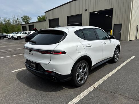Used 2024 Alfa Romeo Tonale Veloce AWD/4WD image 5