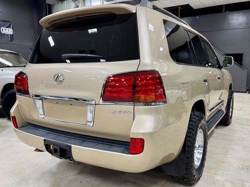 Used 2011 Lexus LX 570 4WD w/ Luxury Pkg w/Pre-crash image 10
