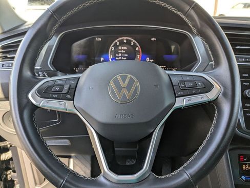 Used 2024 Volkswagen Tiguan SE image 17