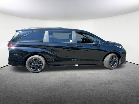 New 2026 Toyota Sienna XSE AWD/4WD image 10