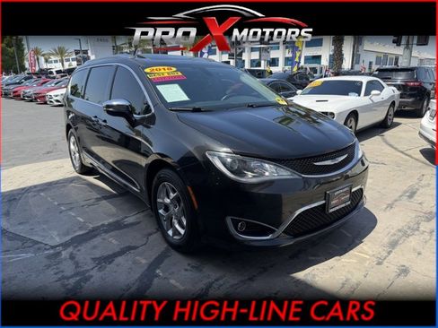 Used 2018 Chrysler Pacifica Limited FWD image 1