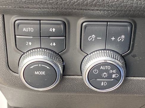 Used 2022 GMC Yukon Denali AWD/4WD image 21