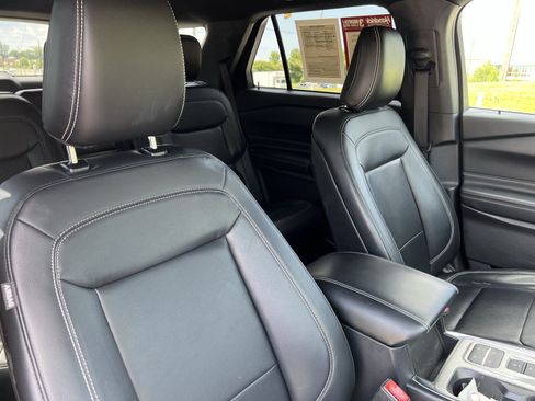 Used 2020 Ford Explorer XLT w/ Equipment Group 202A RWD image 35