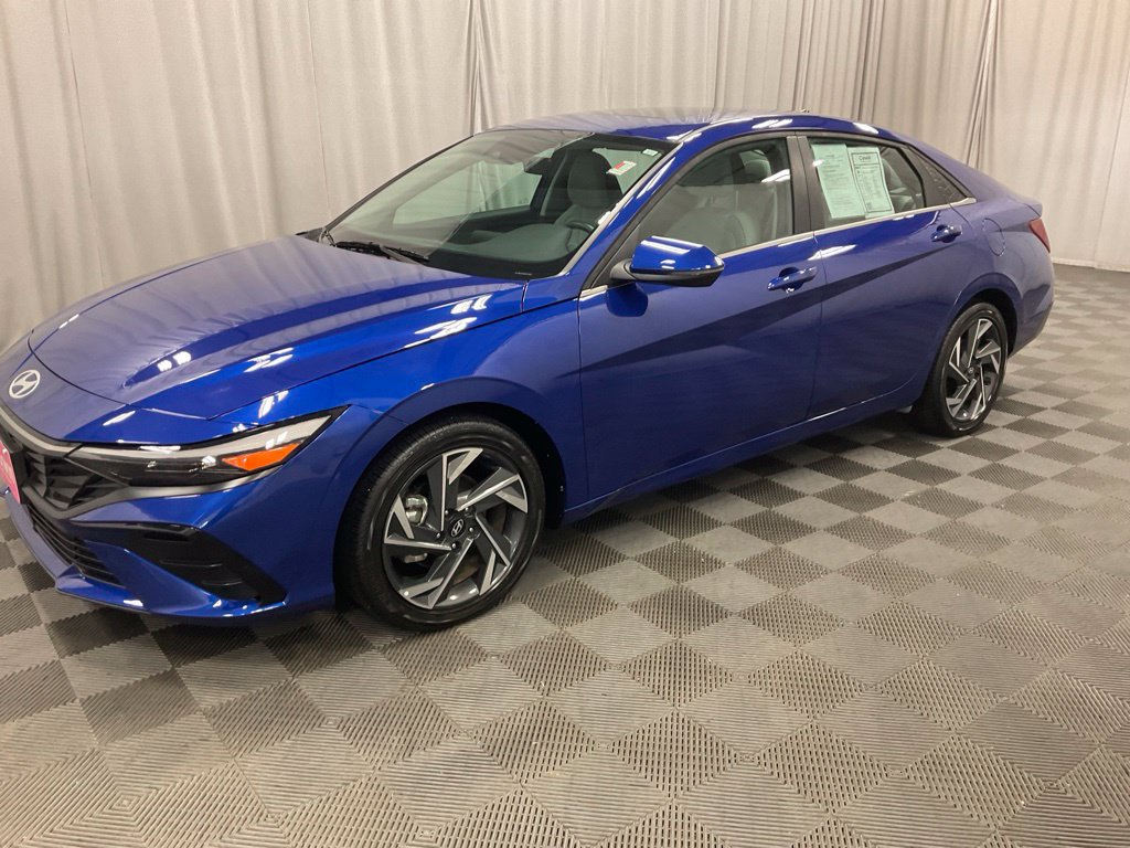 Used 2025 Hyundai Elantra Limited FWD image 13