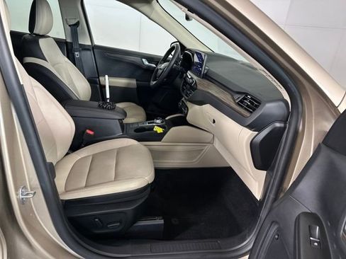 Used 2020 Ford Escape Titanium image 28