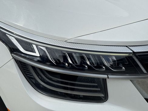 Used 2023 Kia Seltos SX image 35