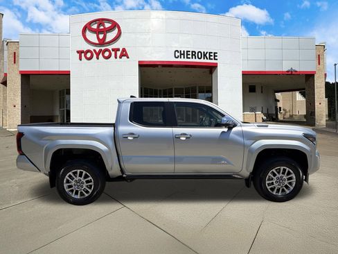 Used 2026 Toyota Tacoma Limited AWD/4WD image 4