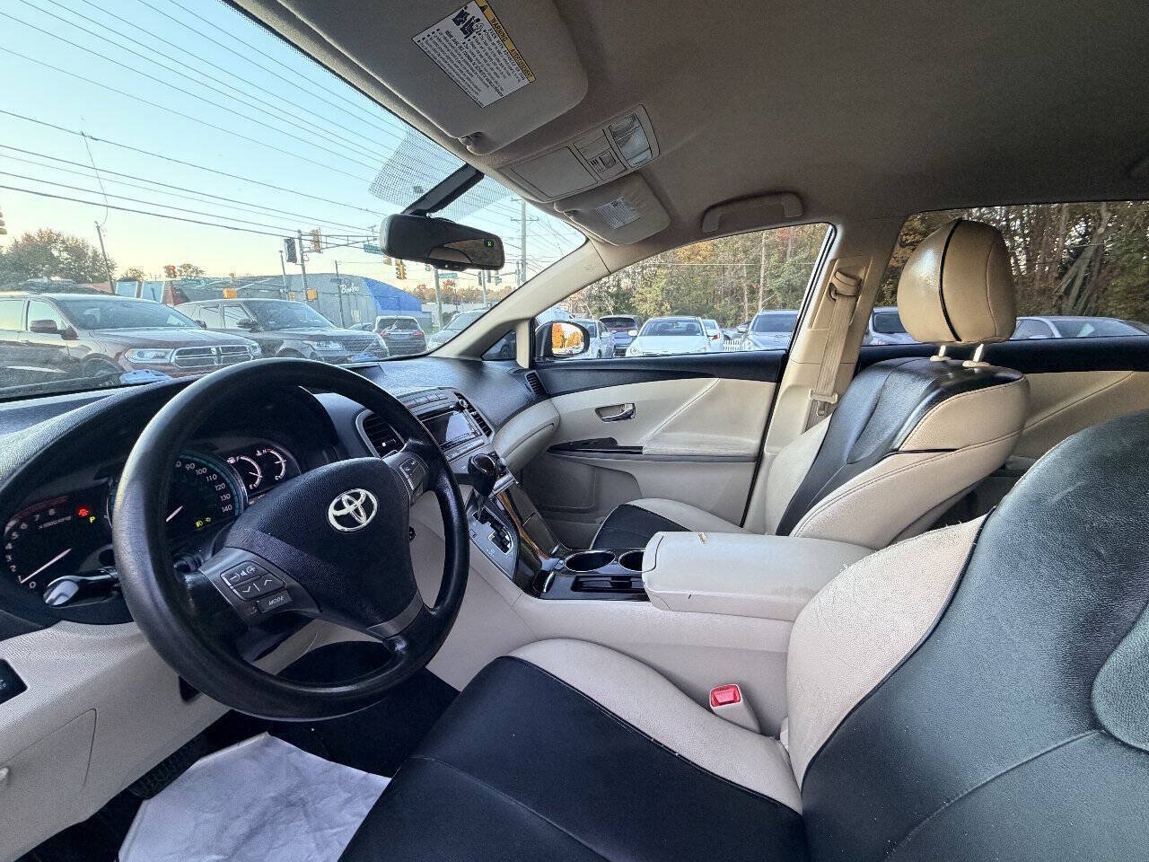 Used 2010 Toyota Venza AWD w/ Convenience Pkg image 31