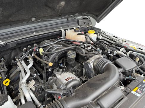 Used 2023 Jeep Gladiator Sport AWD/4WD image 15