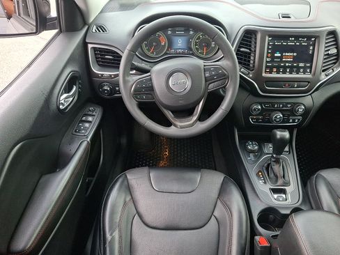 Used 2022 Jeep Cherokee Trailhawk w/ Sun, Sound & Nav Group AWD/4WD image 11