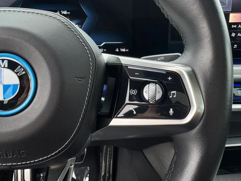 Used 2023 BMW i7 xDrive60 AWD/4WD image 47