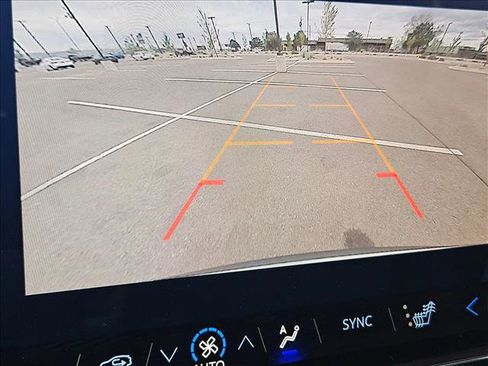 Used 2025 Chevrolet Traverse LT image 14